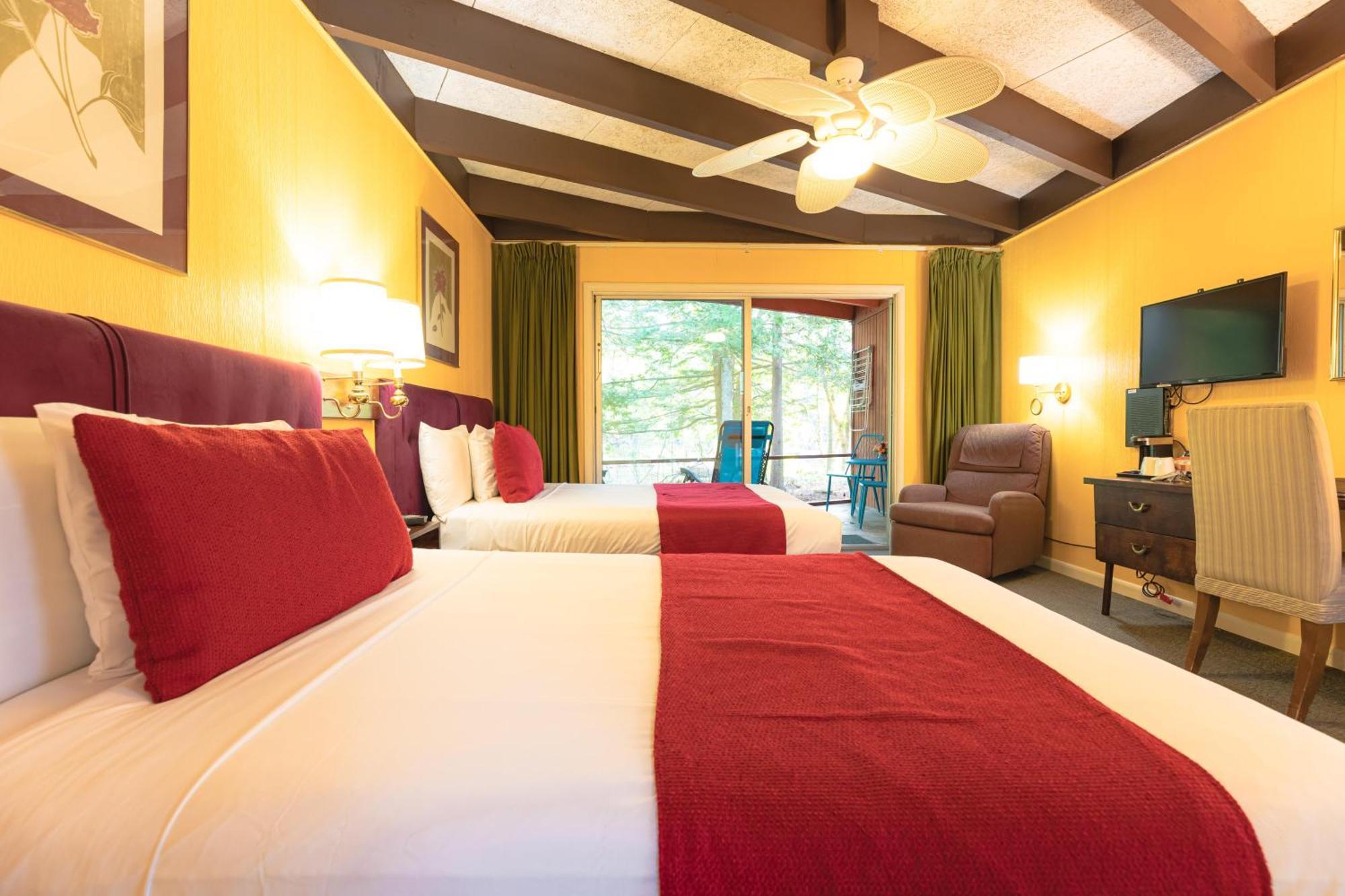 Motel Long Lake And Cottages Стая снимка