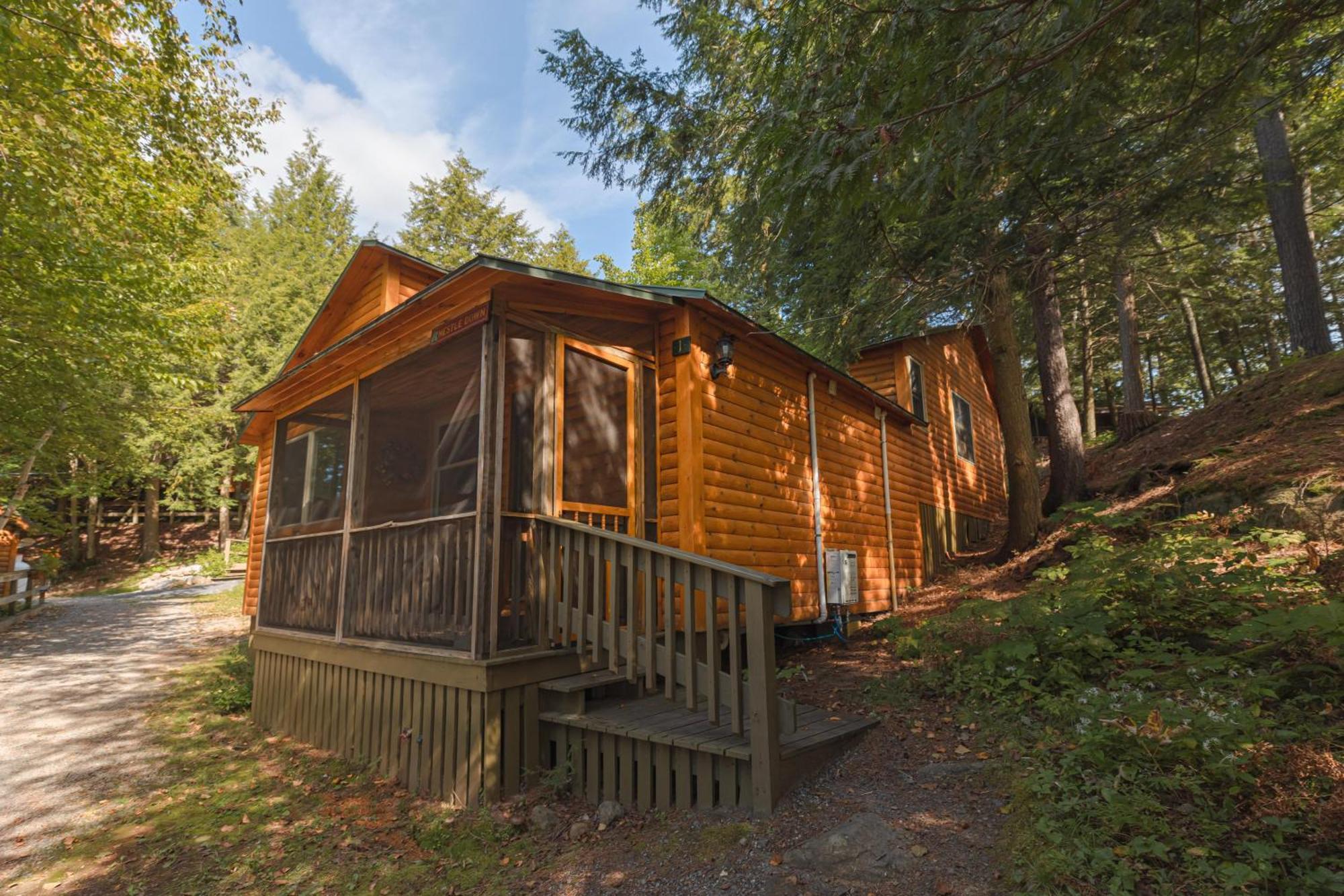 Motel Long Lake And Cottages Екстериор снимка