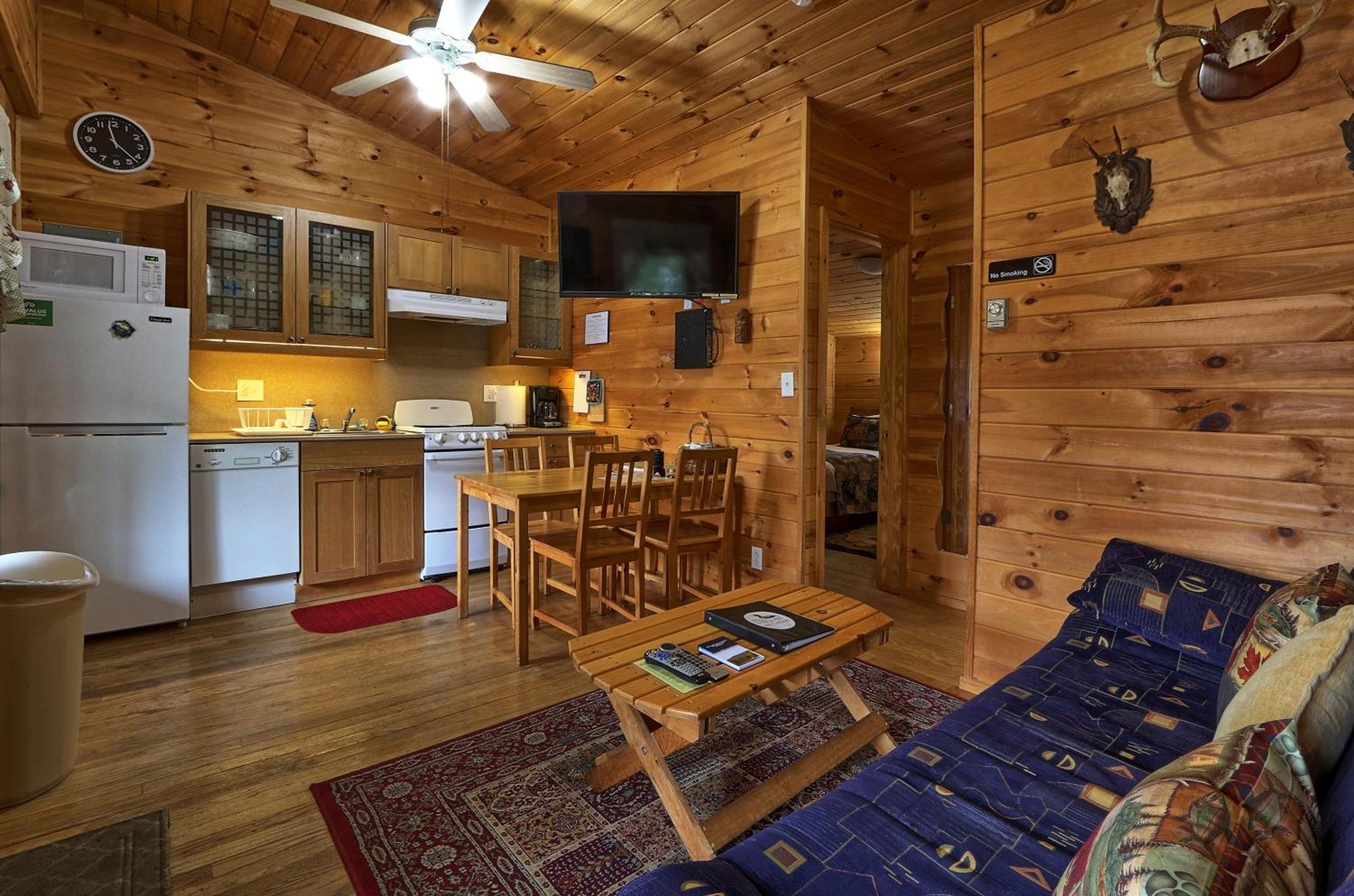 Motel Long Lake And Cottages Екстериор снимка