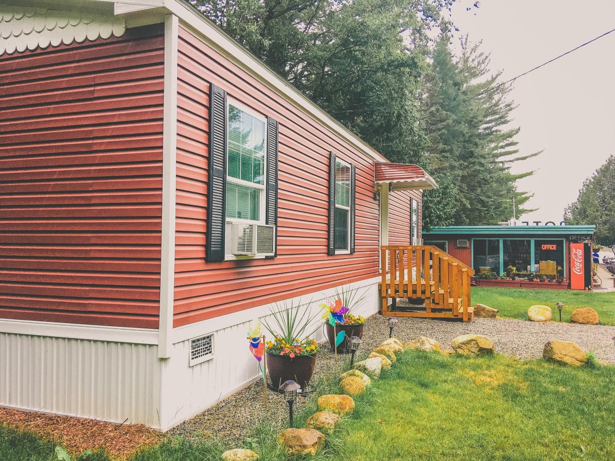 Motel Long Lake And Cottages Екстериор снимка